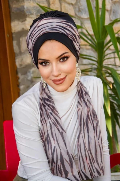 Siyah Zebra Desen Fularlı Bone ürün görseli