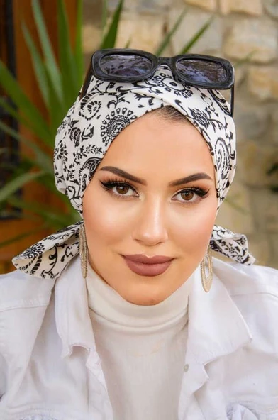 Siyah Beyaz Etnik Çapraz Bone ürün görseli