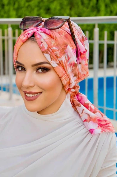 Mercan Bahar Çiçekli Tokalı Bone ürün görseli