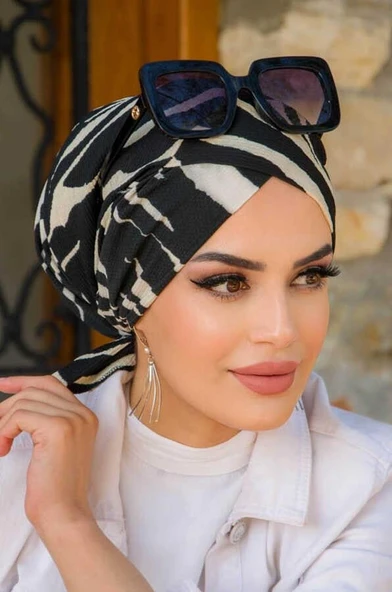 Siyah Degrade Çapraz Bone ürün görseli