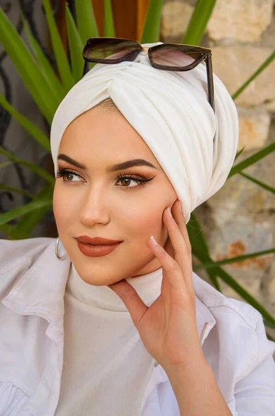 Beyaz Hazır Büzgülü Bone - Resim 3