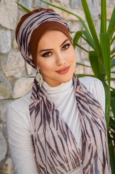 Karamel Zebra Fularlı Bone ürün görseli