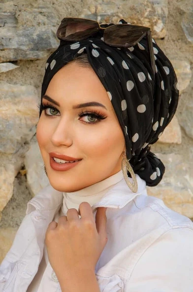 Siyah Beyaz Puan Desen Tokalı Bone ürün görseli