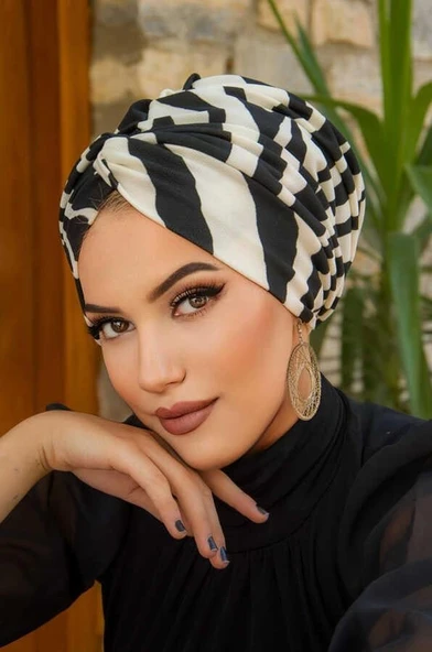 Zebra Desenli Hazır Burgu Düğüm Bone ürün görseli