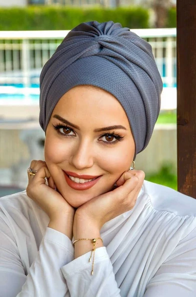 Gri Burgu Detaylı Bone ürün görseli