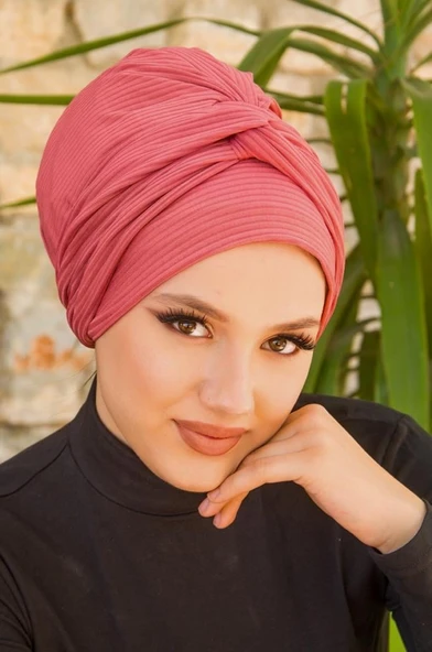 Gülpembe Burgu Detaylı Bone ürün görseli