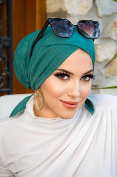 Zümrüt Çapraz Bone ürün görseli