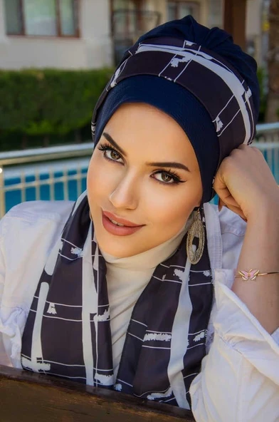 Beyaz Lacivert Geometrik Desen Fularlı Bone - Resim 3