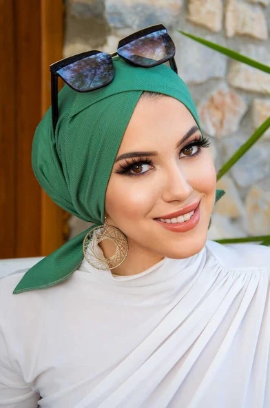 Bahar Yeşili Çapraz Bantlı Bone ürün görseli