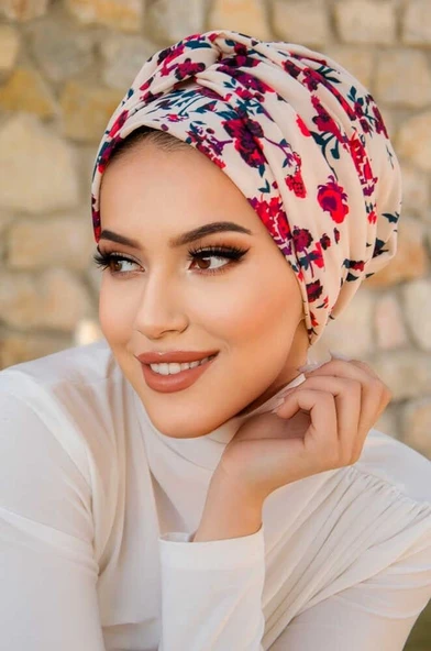 Kemik Kırmızı Çiçek Desen Burgu Detaylı Bone ürün görseli