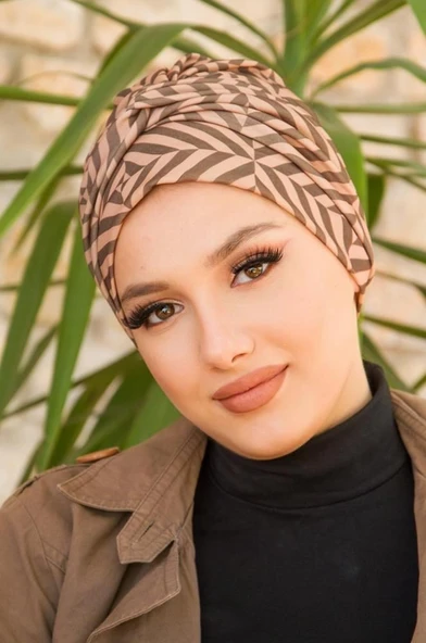 Kahve Bej Geometrik Desen Burgu Detaylı Bone - Resim 3