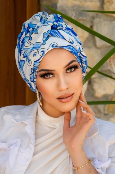 Saks Beyaz Retro Desen Burgu Detaylı Bone ürün görseli