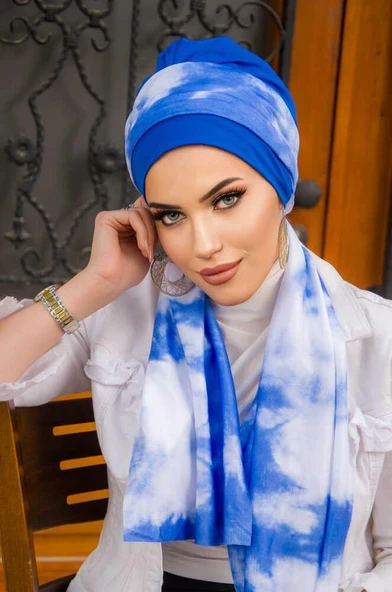 Saks Mavi Beyaz Batik Desen Fularlı Bone ürün görseli