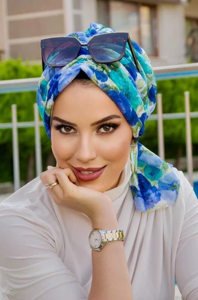 Lacivert Turkuaz Tonlu Çiçekli Tokalı Bone ürün görseli