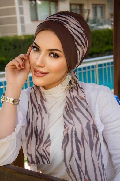 Kahve Zebra Desen Fularlı Bone ürün görseli