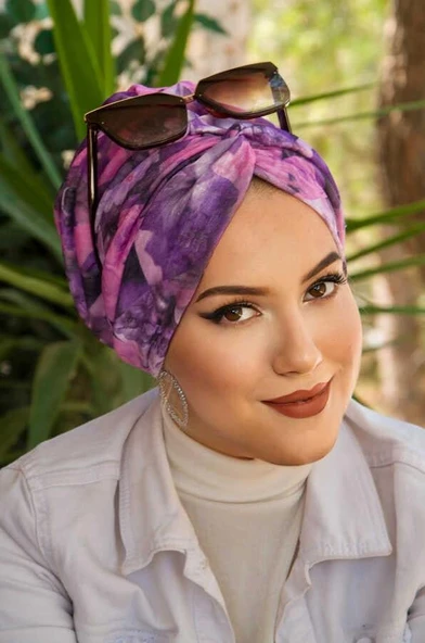 Lila Beyaz Çiçek Desenli Burgu Bone ürün görseli