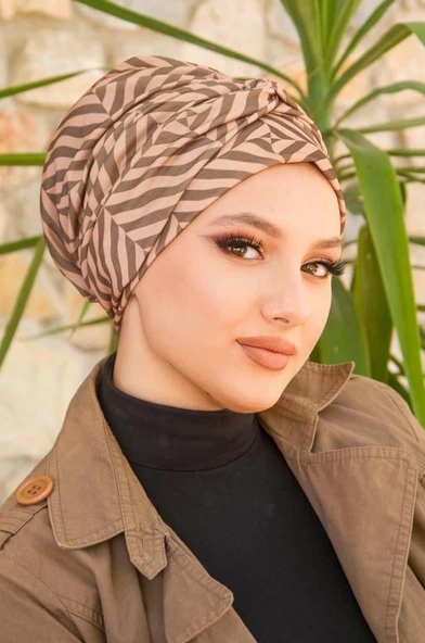 Kahve Bej Geometrik Desen Burgu Detaylı Bone ürün görseli