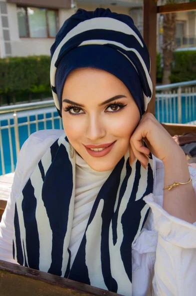 Lacivert Zebra Desen Fularlı Bone ürün görseli