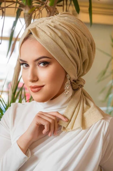 Krem Işıltılı Tokalı Bone ürün görseli