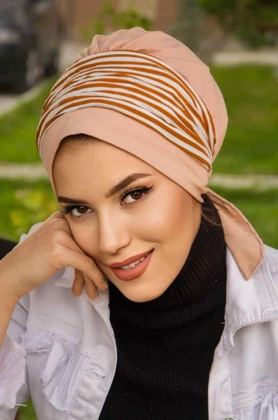 Bej Çizgi Desen Bantlı Bone ürün görseli