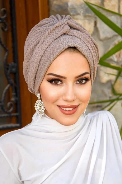 Taş Rengi Burgu Detaylı Düğüm Bone ürün görseli