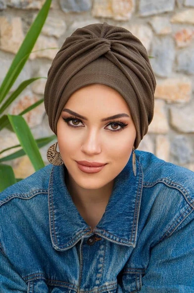 Açık Kahve Burgu Detaylı Bone ürün görseli