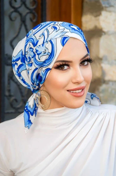 Saks Beyaz Retro Desen Çapraz Bone ürün görseli