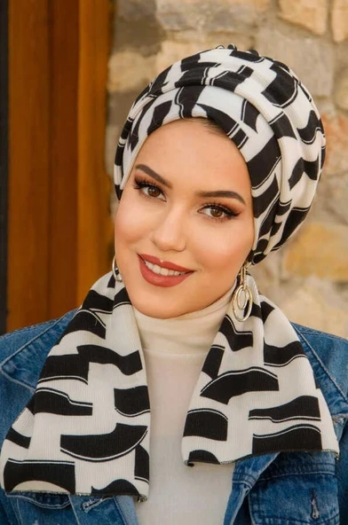 Siyah Beyaz Desen Atkılı Bone ürün görseli