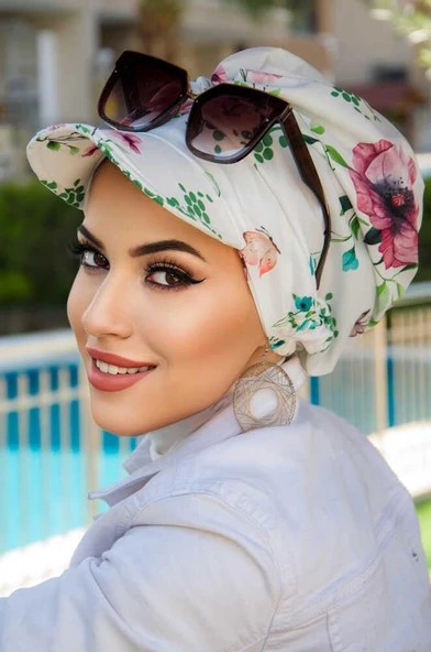 Beyaz Çiçek Desenli Şapka Bone ürün görseli