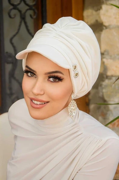Beyaz Metal Detaylı Tesettür Şapka Bone - Resim 2