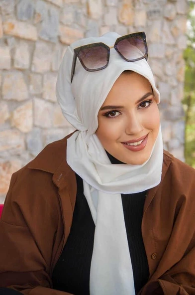Kırık Beyaz Atkılı Tesettür Şapka - Resim 3
