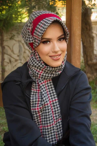 Kazayağı Fiyonk Aksesuarlı Tesettür Şapka ürün görseli