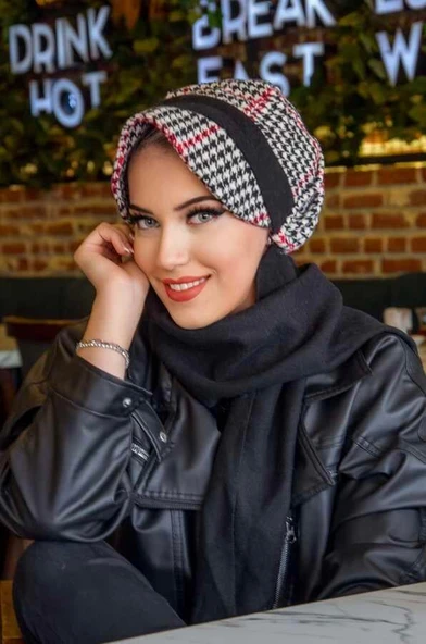 Siyah Kırmızı Kazayağı Desen Tesettür Şapka ürün görseli