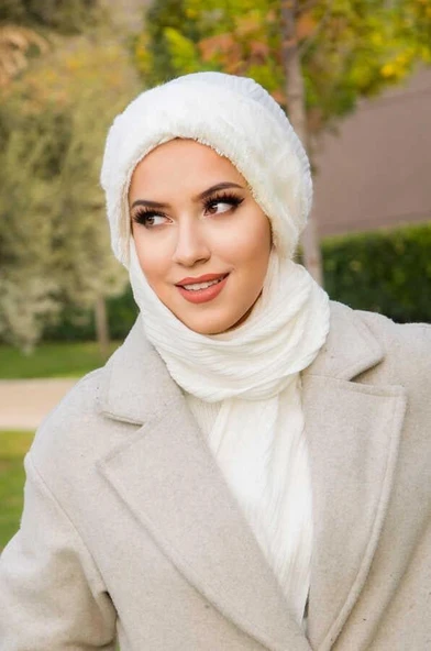 Kırık Beyaz Fitilli Kürk Aksesuarlı Tesettür Bere - Resim 3