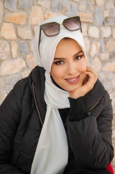 Beyaz Gold Düğmeli Tesettür Şapka - Resim 3