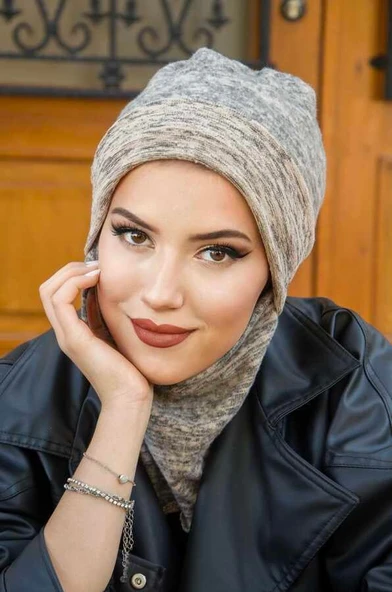 Bej Desen Maskeli Bere ürün görseli