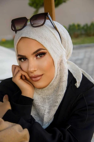 Beyaz Triko Kışlık Spor Bone Hijab ürün görseli