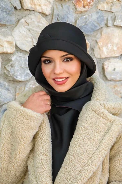 Siyah Aksesuarlı Atkılı Vintage Şapka ürün görseli