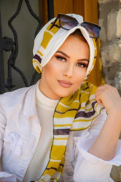 Kırık Beyaz Lacivert Çizgi Desen Fularlı Şapka - 4