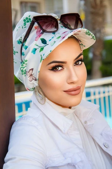 Beyaz Çiçek Desenli Şapka Bone - Resim 3