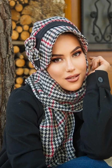 Siyah Kazayağı Fiyonk Aksesuarlı Tesettür Şapka ürün görseli