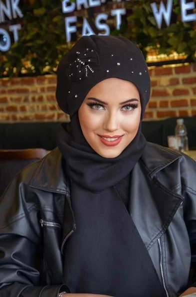 Siyah Taşlı Fiyonk Detay Tesettür Bere - Resim 2