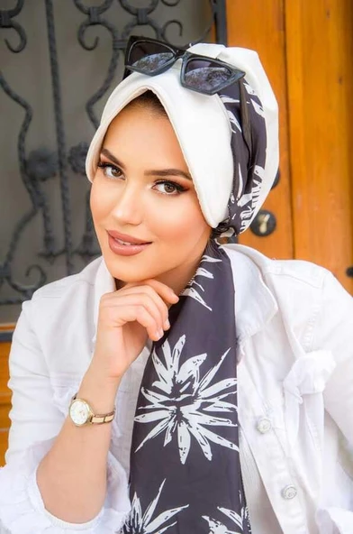 Beyaz YIldız Çiçek Desenli Şapka Bone ürün görseli