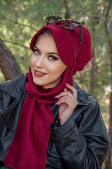 Bordo Kapitone Atkılı Tesettür Şapka ürün görseli