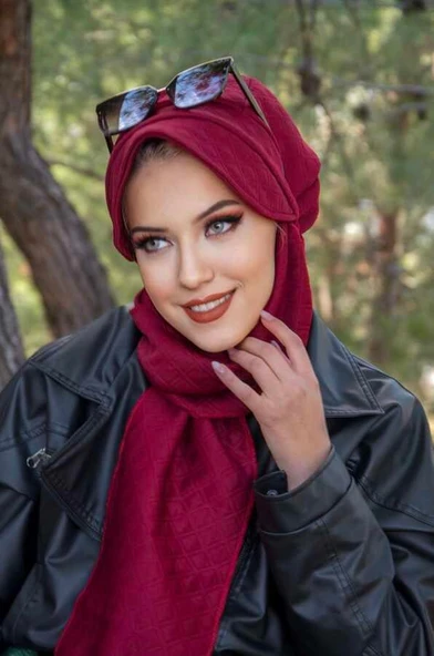 Bordo Kapitone Atkılı Tesettür Şapka - Resim 4
