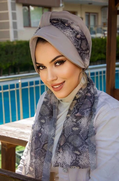 Gri Yılan Desen Fularlı Şapka Bone ürün görseli