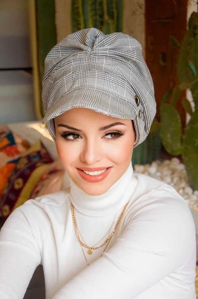 Gri Ekose Desen Metal Detaylı Tesettür Şapka Bone - Resim 3