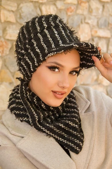 Siyah Çizgili Büzgülü Tesettür Şapka Ve Etol Takım ürün görseli