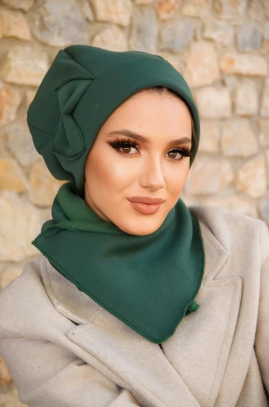 Zümrüt Fiyonklu Tesettür Bere Ve Etol Takım ürün görseli