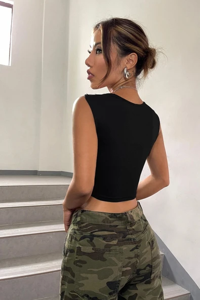 Kadın Siyah Kare Yaka Kalınlaşan Omuz Detaylı Crop Top Bluz - Resim 2